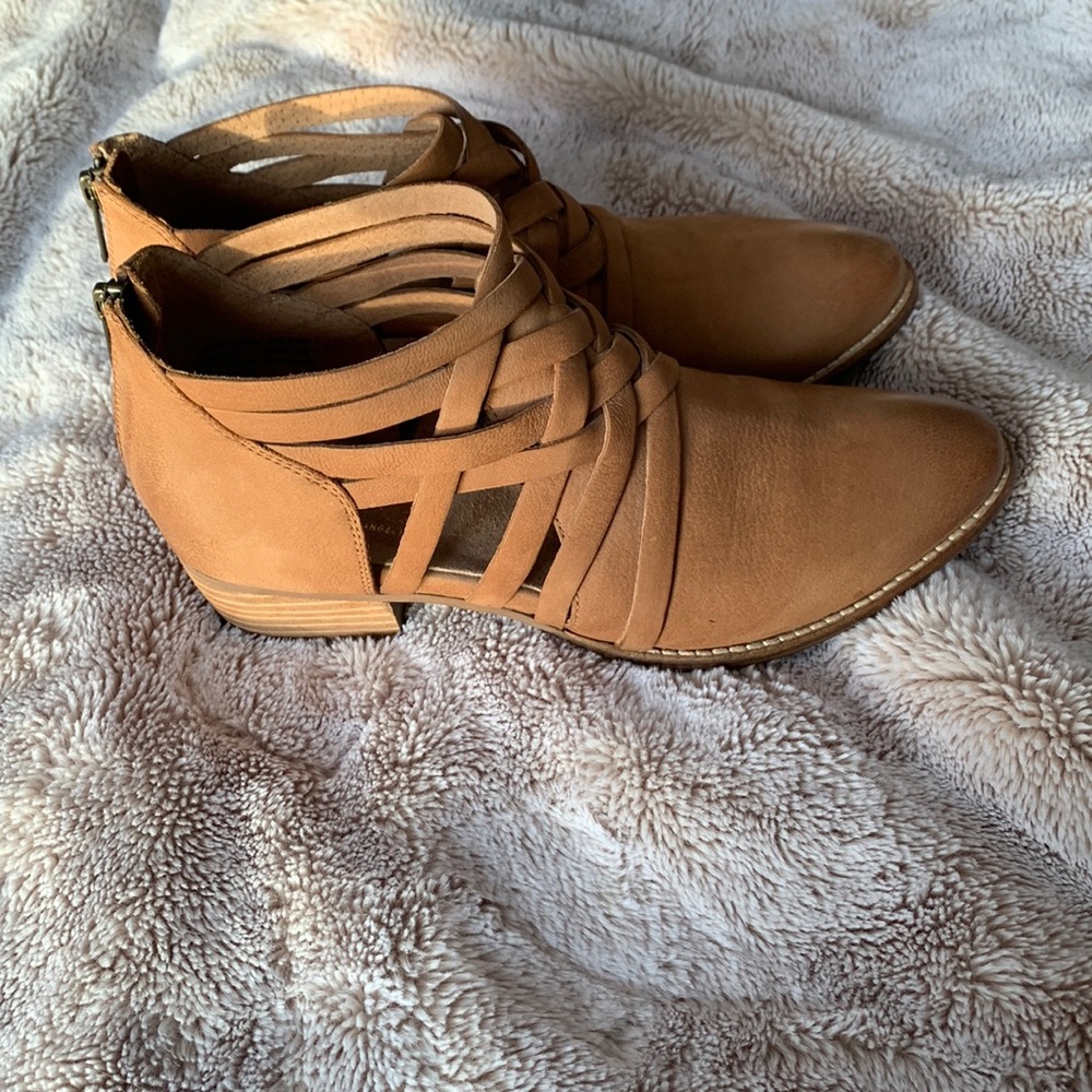 Seychelles tan booties Sz 8